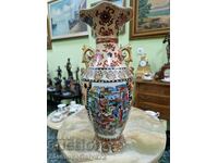 A beautiful antique Satsuma porcelain Chinese vase
