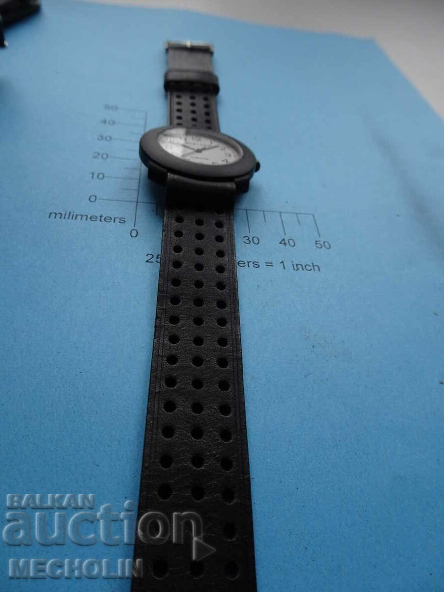 Auction BENETON BU BULOVA COLLECTIBLE WATCH 1 Auction BENETON BU BULOVA COLLECTIBLE WATCH 1