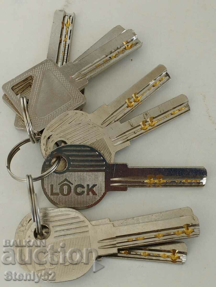 9 pcs. secret keys, brass.