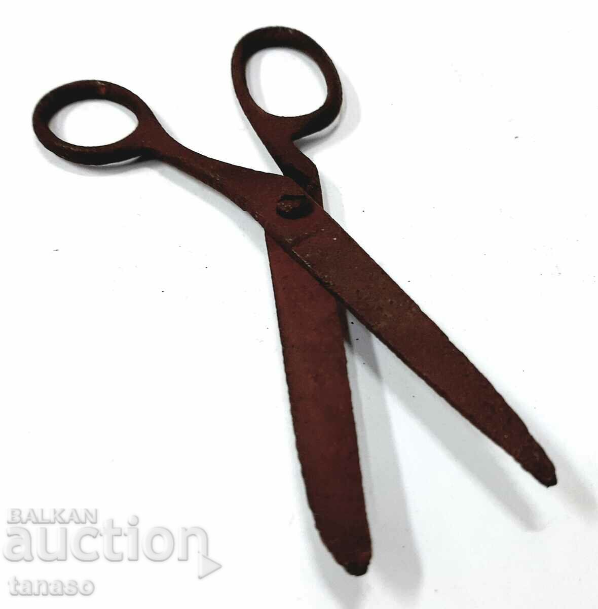 Old tailor's rusty scissors, scissors(12.2) with price 10.00 BGN | € 5.11 Old tailor's rusty scissors, scissors(12.2) with price 10.00 BGN | € 5.11