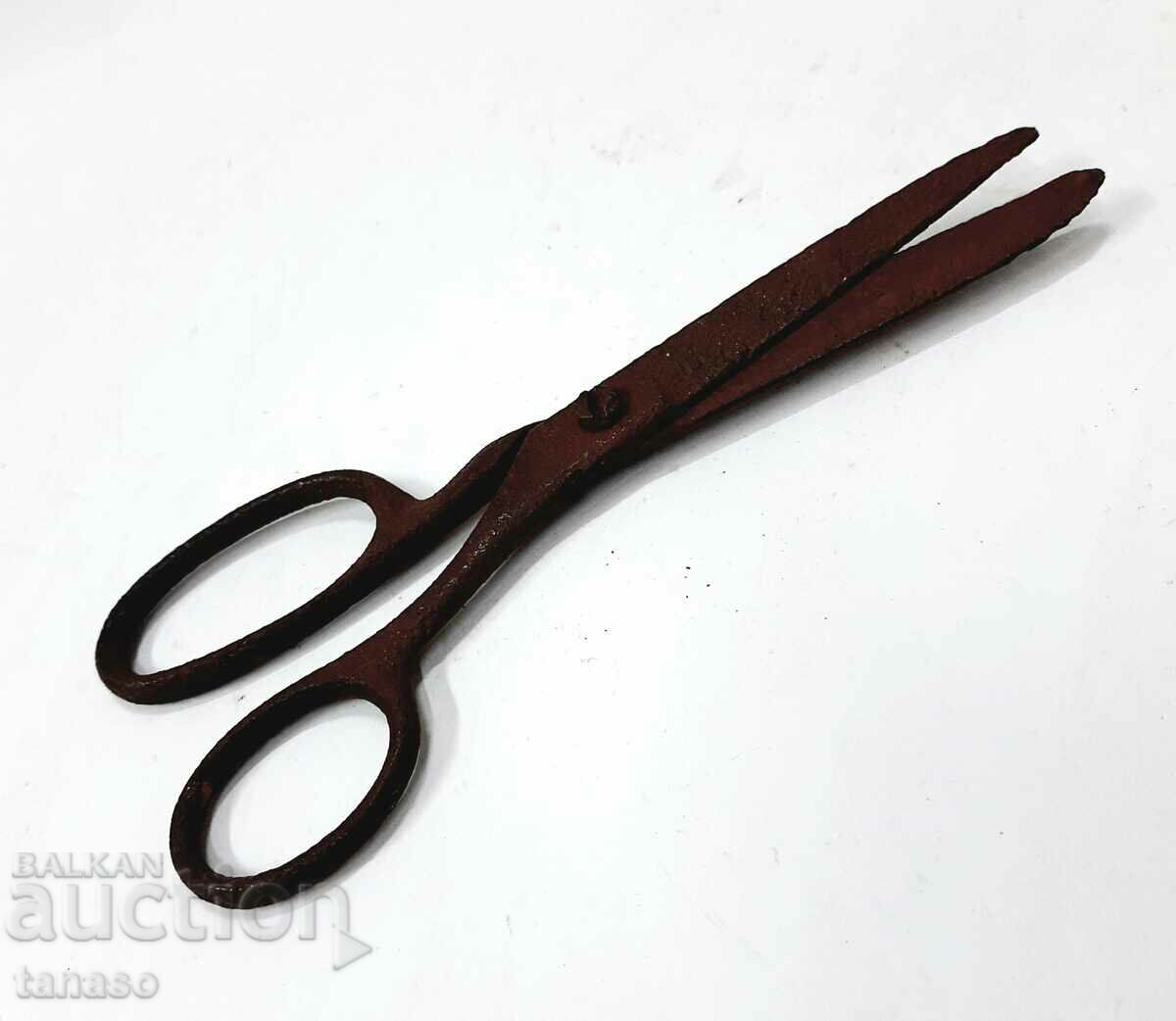 Delivery of Old tailor's rusty scissors, scissors(12.2) Delivery of Old tailor's rusty scissors, scissors(12.2)