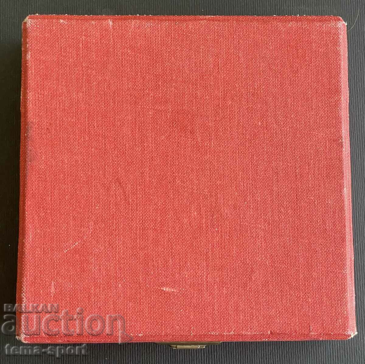 Auction 18 Bulgaria Olympic merit plaque BOK gold Auction 18 Bulgaria Olympic merit plaque BOK gold