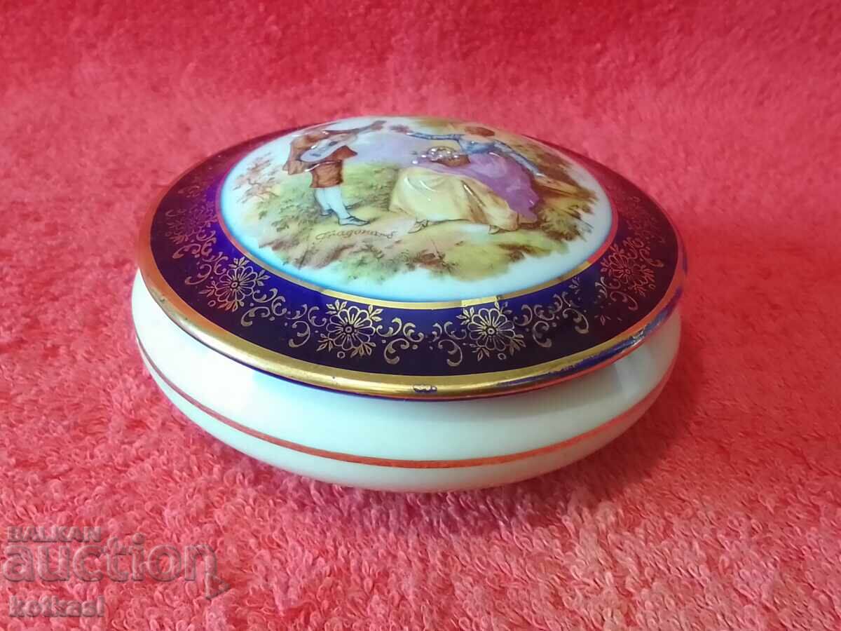 Old porcelain jewelry box marked LIMOGES drawing with price 85.50 BGN | € 43.72