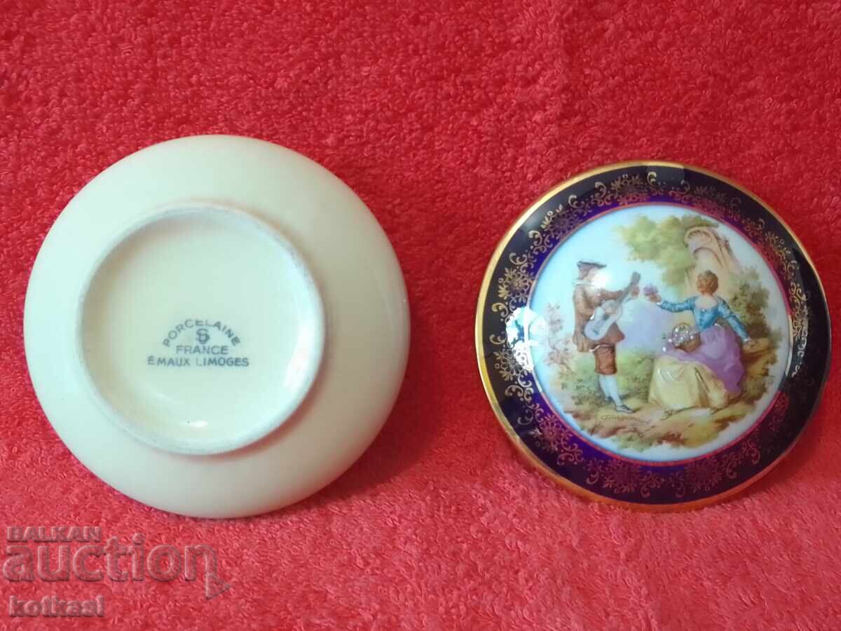 Old porcelain jewelry box marked LIMOGES drawing