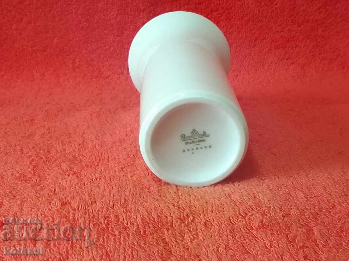 Delivery of Old small porcelain vase marked Rosenthal Germany Delivery of Old small porcelain vase marked Rosenthal Germany