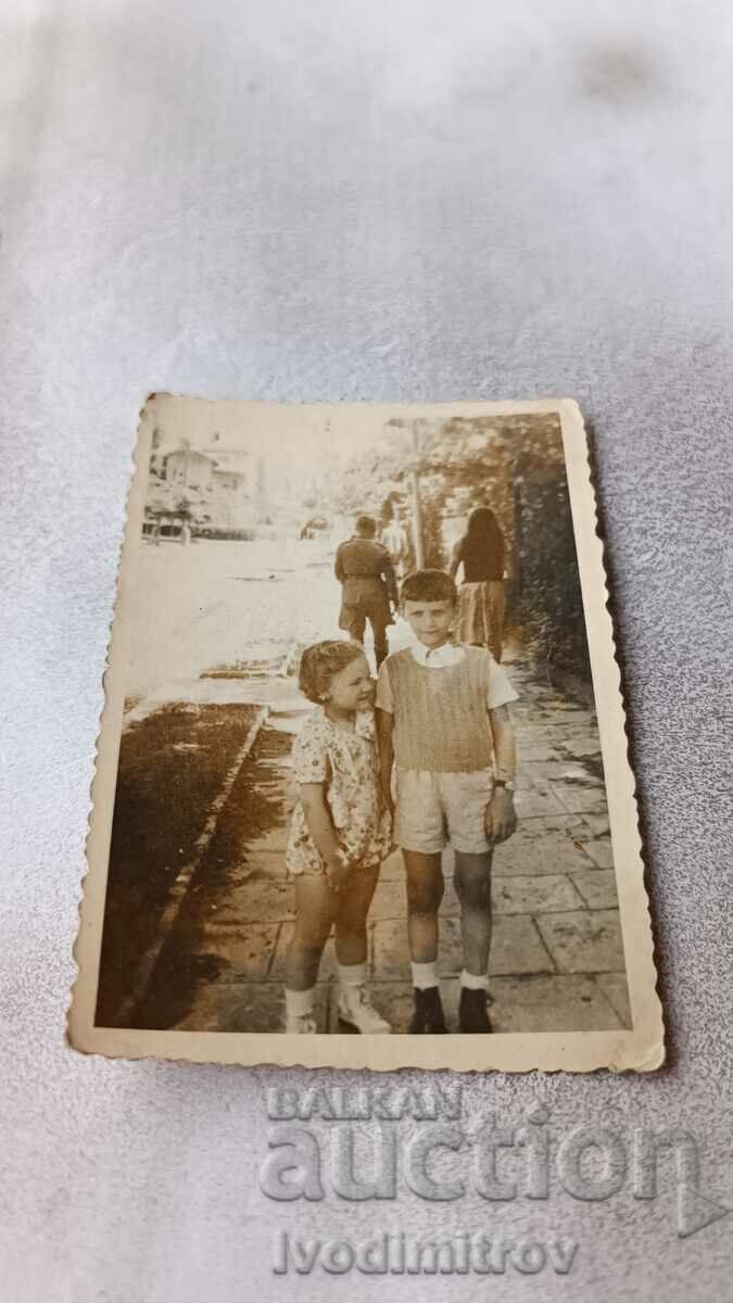 Photo Sofia Boy and girl on the sidewalk