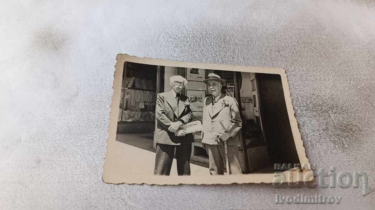 Photo Sofia Two men on the sidewalk 1939
