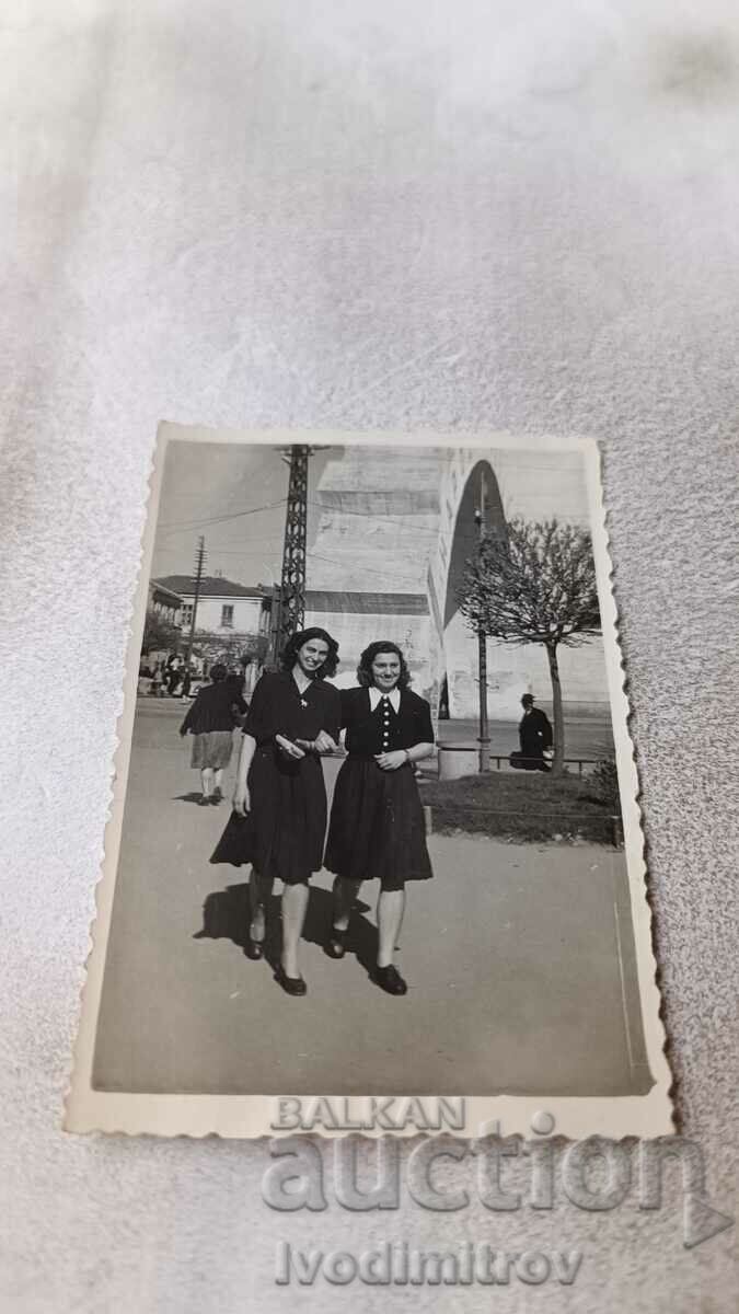 Photo Plovdiv Two young girls on a walk 1947