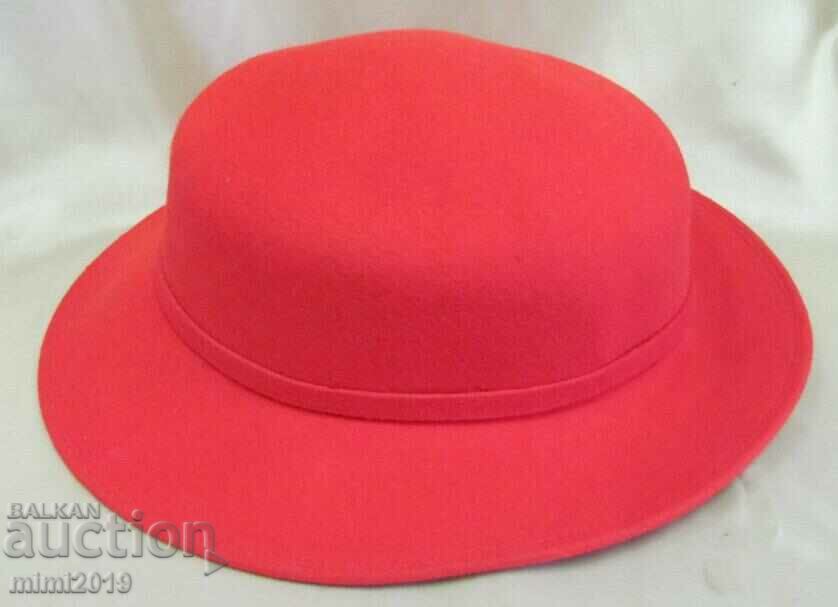 Delivery of 50's Antique Women's Hat Red Felt Delivery of 50's Antique Women's Hat Red Felt