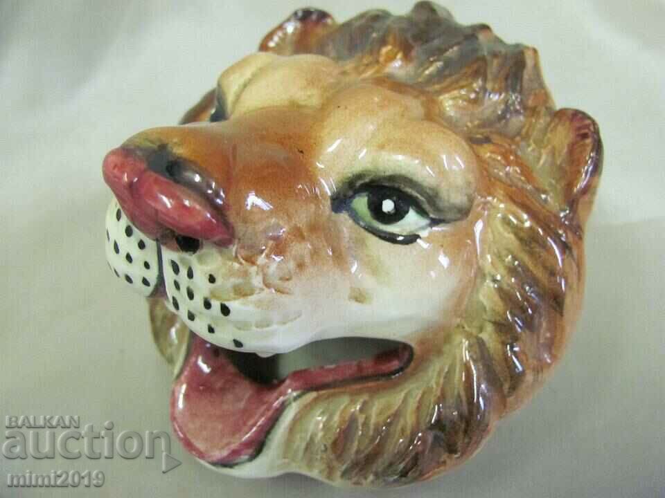 Auction Vintich Porcelain Lion Head Ashtray Auction Vintich Porcelain Lion Head Ashtray