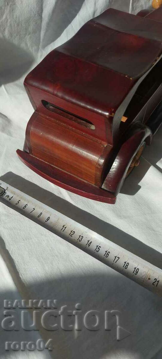Delivery of RETRO CAR - MODEL - WOOD