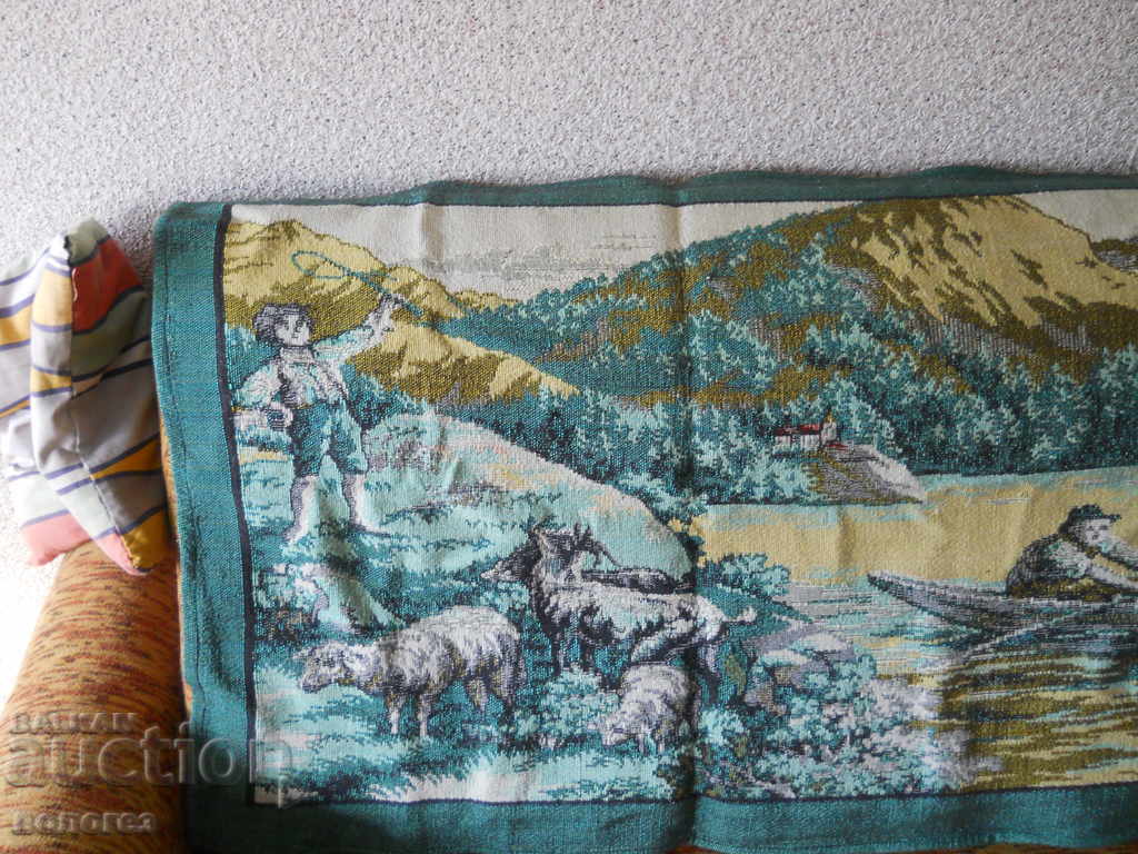 Covor vechi de perete - broderie mecanică cu preț 60.00 BGN | € 30.68 Covor vechi de perete - broderie mecanică cu preț 60.00 BGN | € 30.68