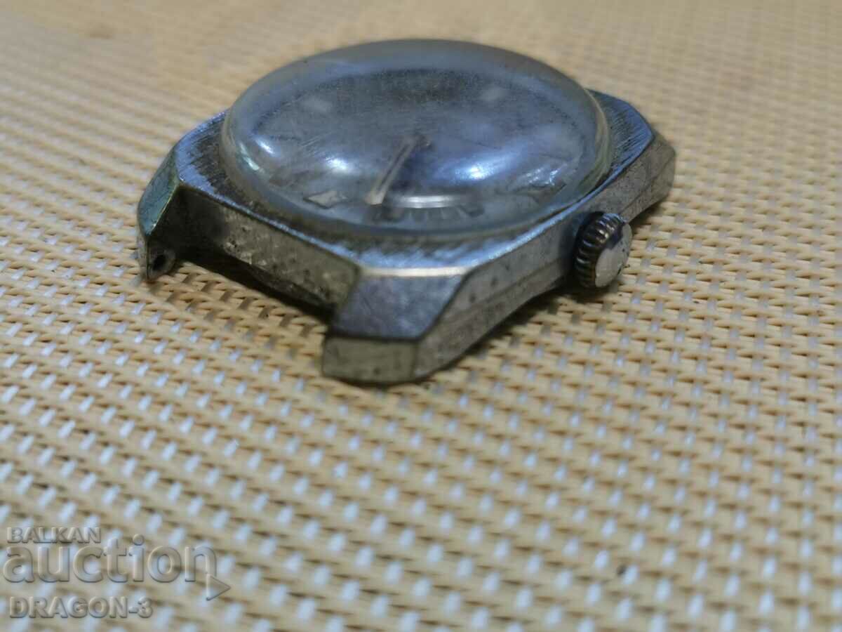 EST cu preț 10.00 BGN | € 5.11