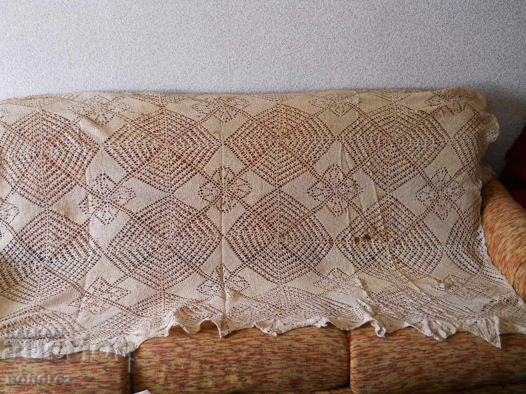 стара ръчно плетена дантелена покривка за легло
