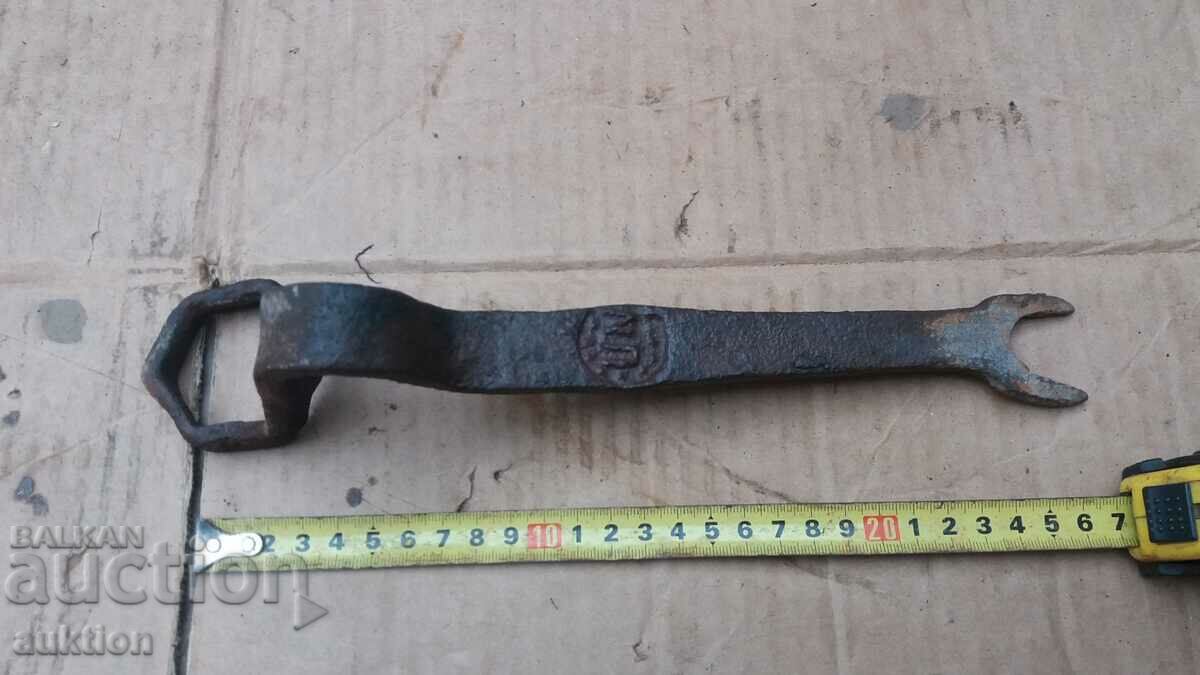 INTERESTING RENAISSANCE FORGED WAGON KEY, BICYCLE with price 6.99 BGN | € 3.57