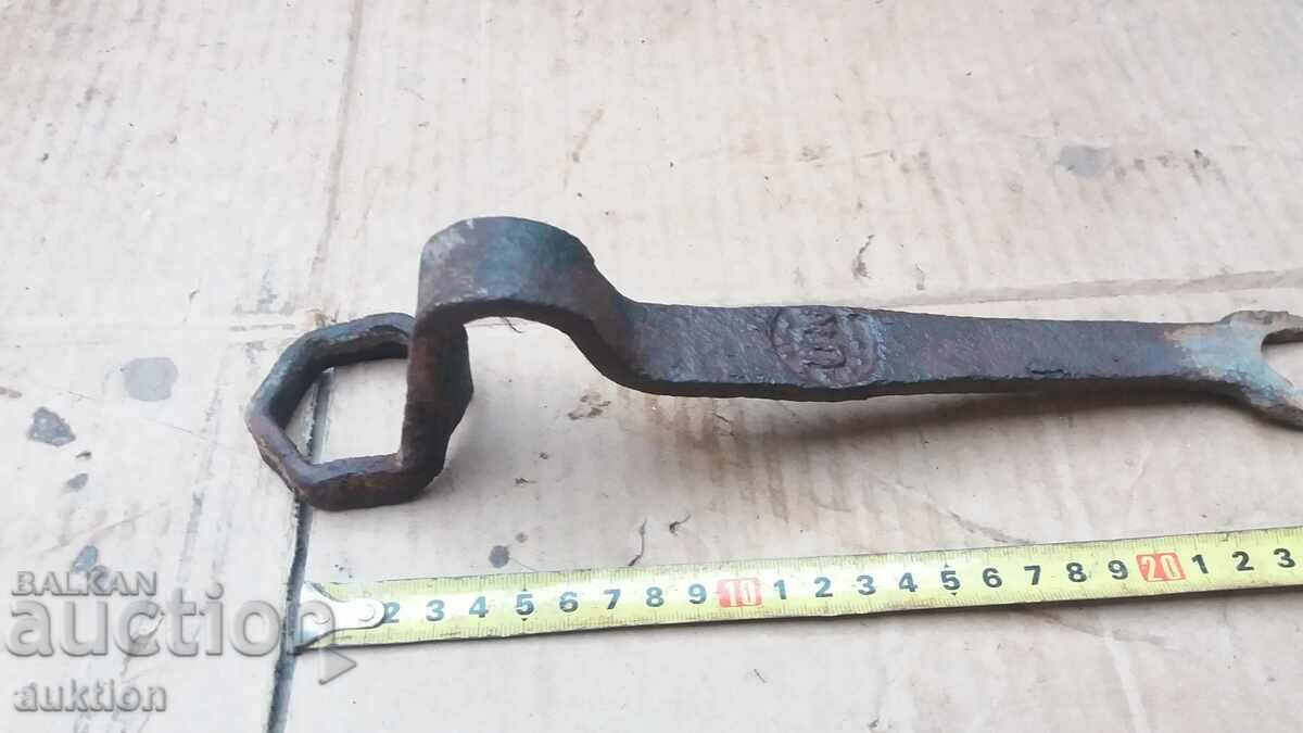 Auction  INTERESTING RENAISSANCE FORGED WAGON KEY, BICYCLE