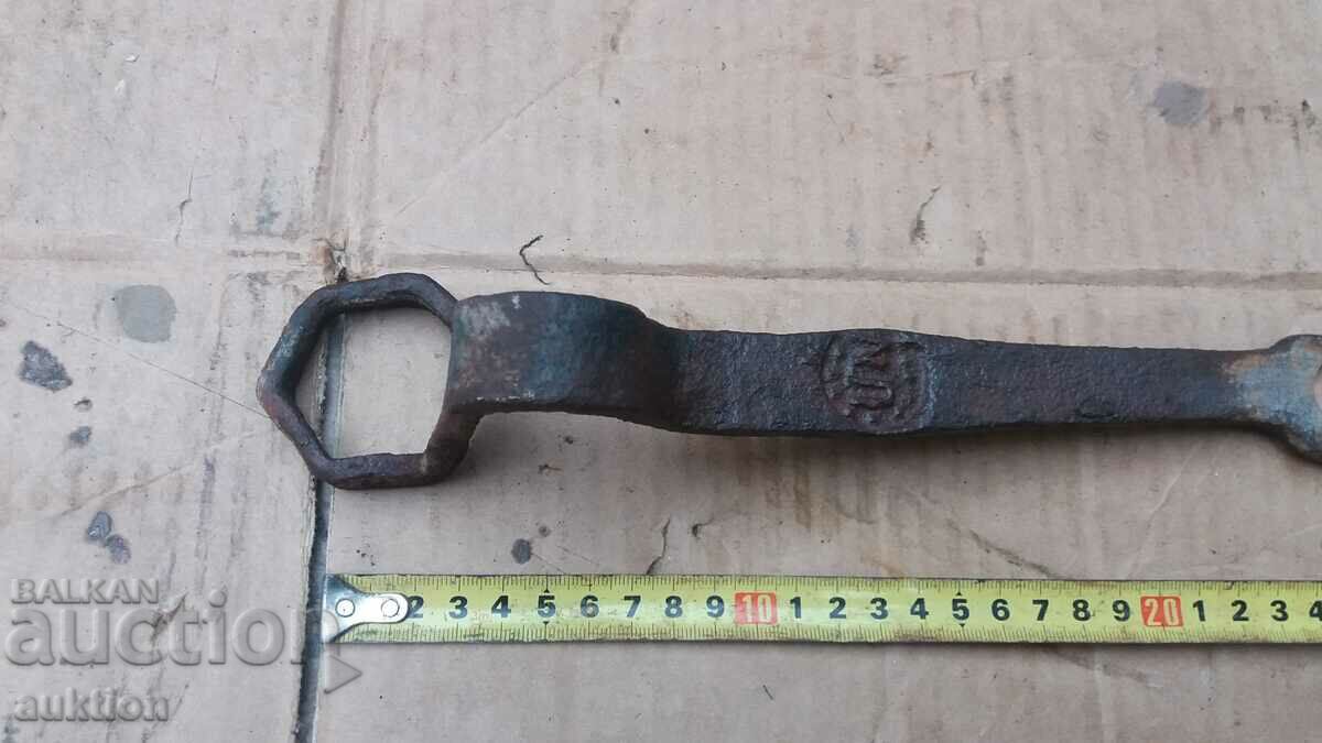 INTERESTING RENAISSANCE FORGED WAGON KEY, BICYCLE - 5