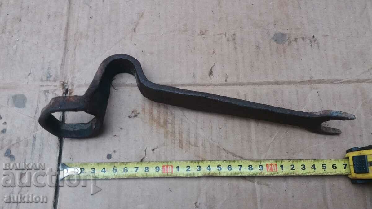 INTERESTING RENAISSANCE FORGED WAGON KEY, BICYCLE - 6