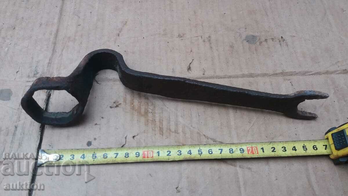 INTERESTING RENAISSANCE FORGED WAGON KEY, BICYCLE - 7