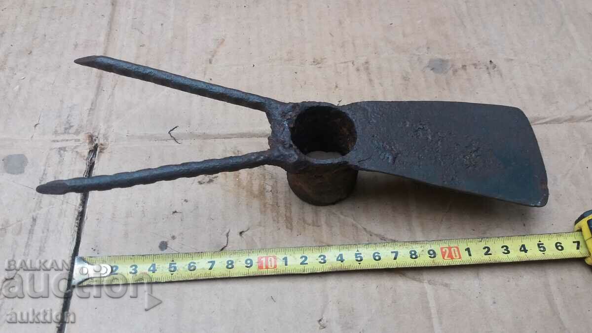 Delivery of AN OLD HOE Delivery of AN OLD HOE