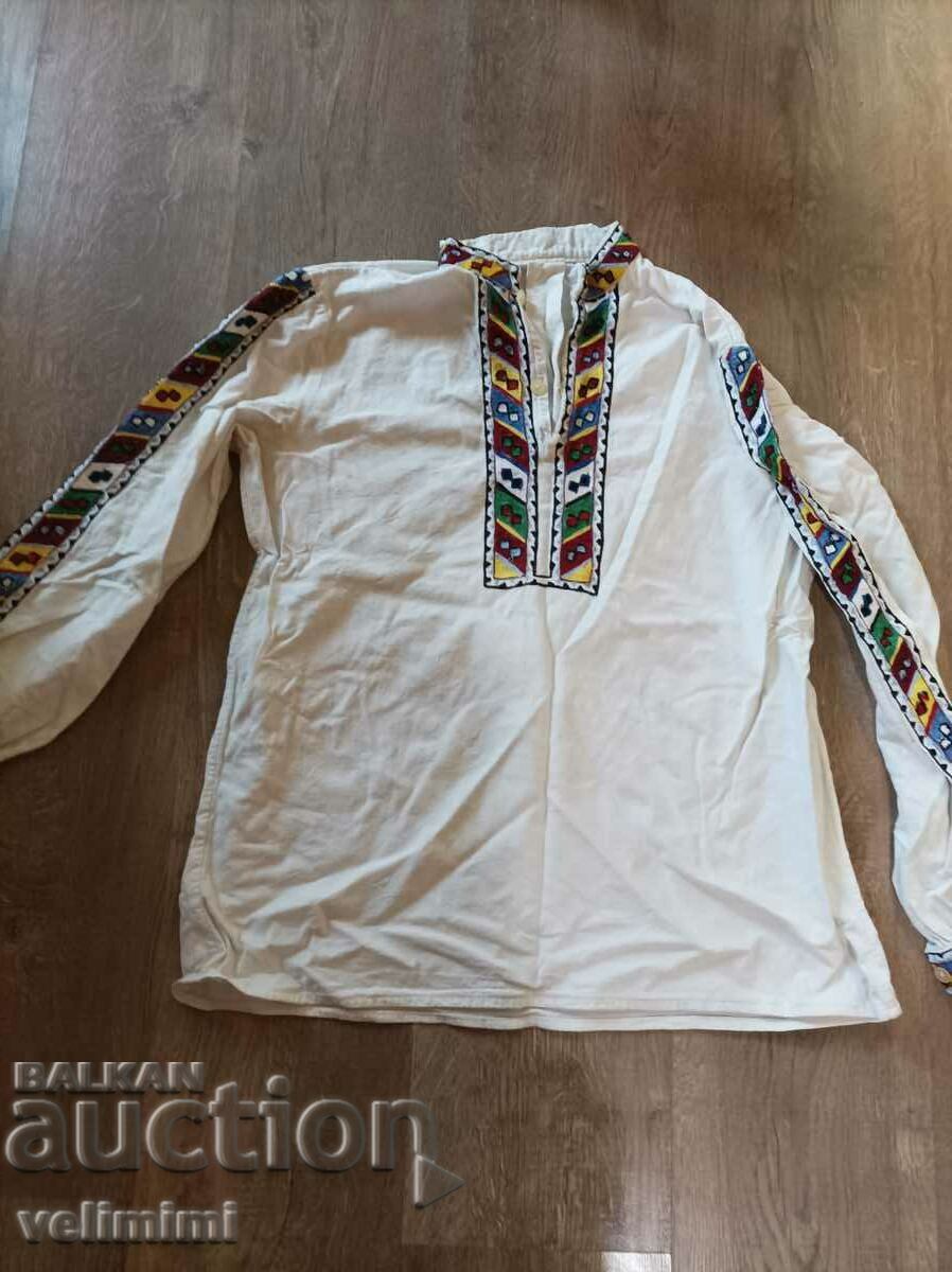 Автентичена  риза от народа носия