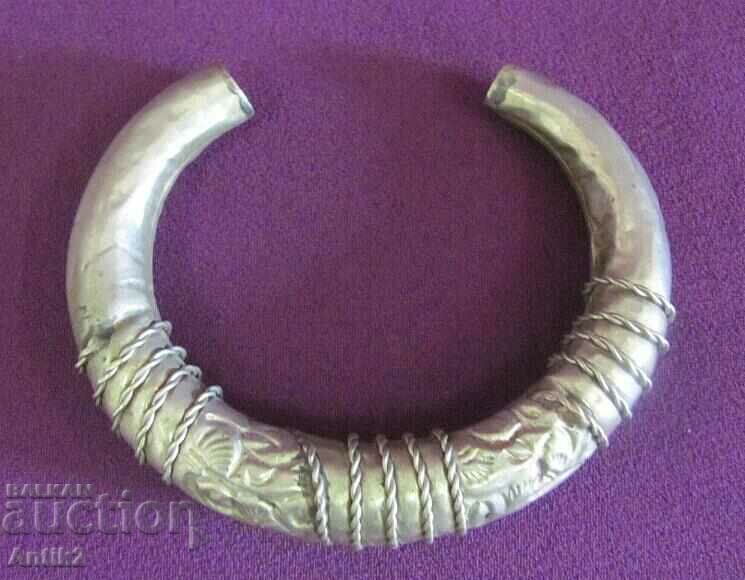 Auction Very Old Bracelet with Celtic design Auction Very Old Bracelet with Celtic design