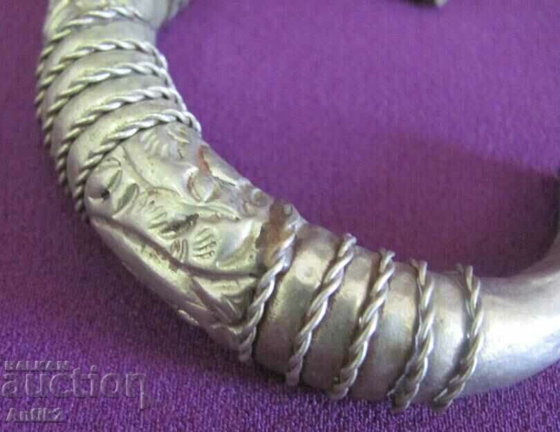 Delivery of Very Old Bracelet with Celtic design Delivery of Very Old Bracelet with Celtic design