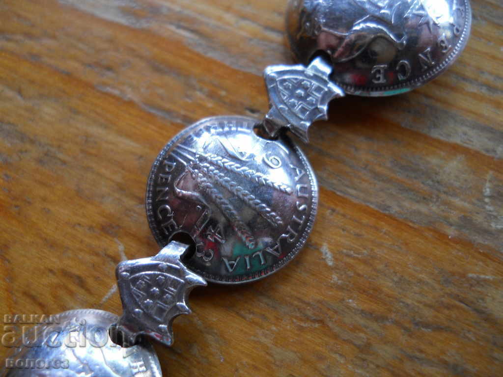 Δημοπρασία Αρχαίο βραχιόλι με ασημένια νομίσματα Δημοπρασία Αρχαίο βραχιόλι με ασημένια νομίσματα