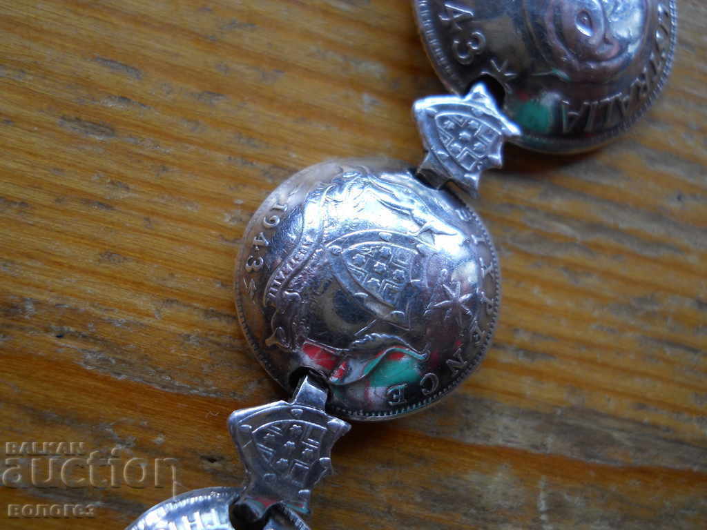 Παράδοση Αρχαίο βραχιόλι με ασημένια νομίσματα Παράδοση Αρχαίο βραχιόλι με ασημένια νομίσματα