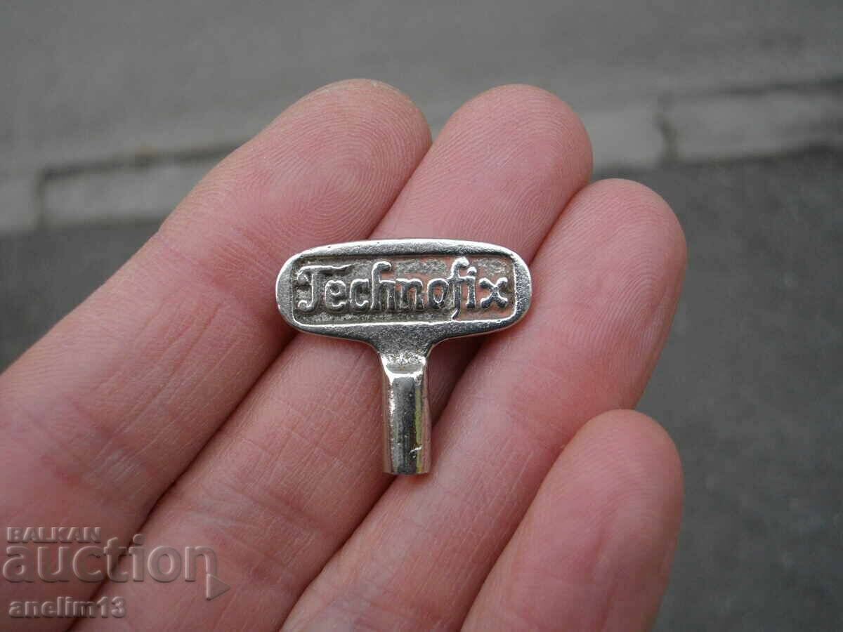 Delivery of OLD TECHNOFIX MECHANICAL TOY KEY Delivery of OLD TECHNOFIX MECHANICAL TOY KEY