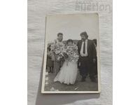 WEDDING PEOPLE LOADED WITH BANKNOTES, BEST MAN PHOTO 1990