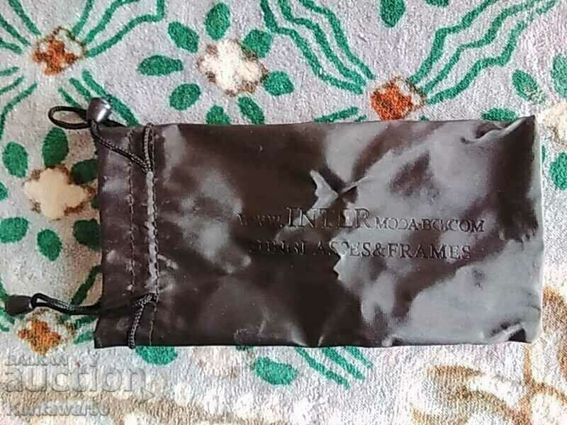 Husa pentru ochelari - noua. Husa pentru ochelari - noua.