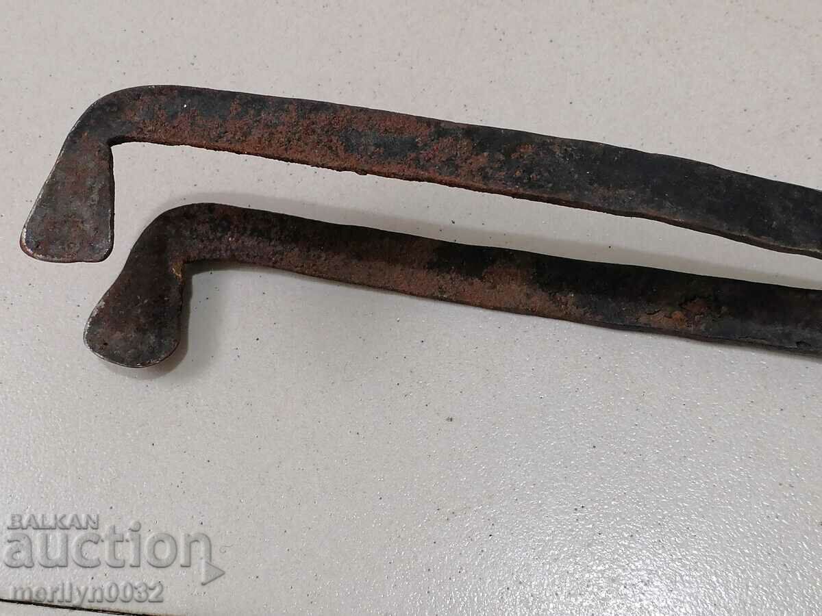 Delivery of Old dilaf, tongs, wrought iron for foot Delivery of Old dilaf, tongs, wrought iron for foot