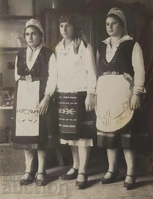 MAIDS WEAR PAFTI BELT PHOTO KINGDOM OF BULGARIA with price 15.00 BGN | € 7.67 MAIDS WEAR PAFTI BELT PHOTO KINGDOM OF BULGARIA with price 15.00 BGN | € 7.67