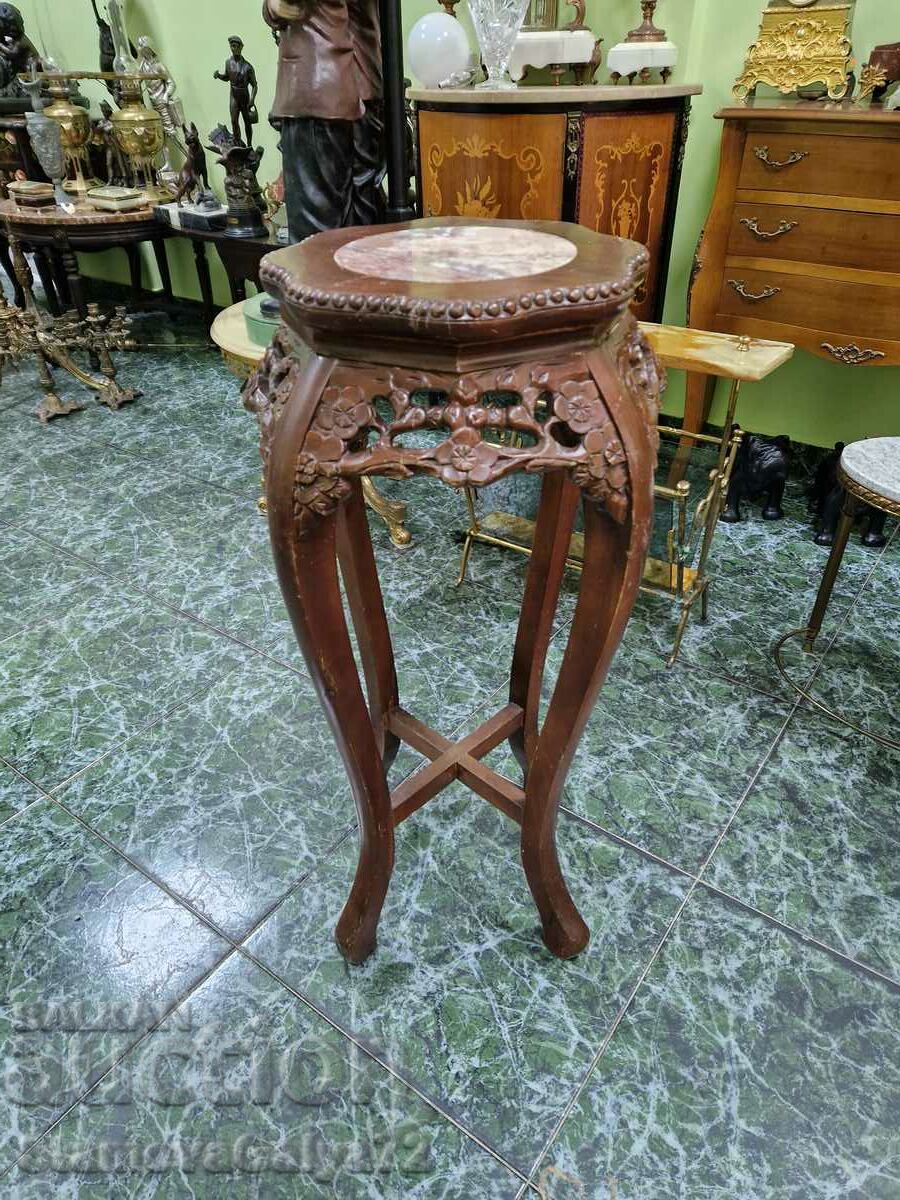 Παλιό μοναδικό τραπέζι αντίκα από μασίφ ξύλο με ξυλόγλυπτο