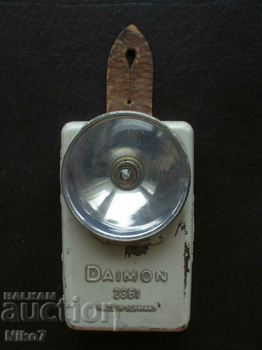 "DAIMON-2361" - lanternă veche, germană. cu preț 49.99 BGN | € 25.56 "DAIMON-2361" - lanternă veche, germană. cu preț 49.99 BGN | € 25.56
