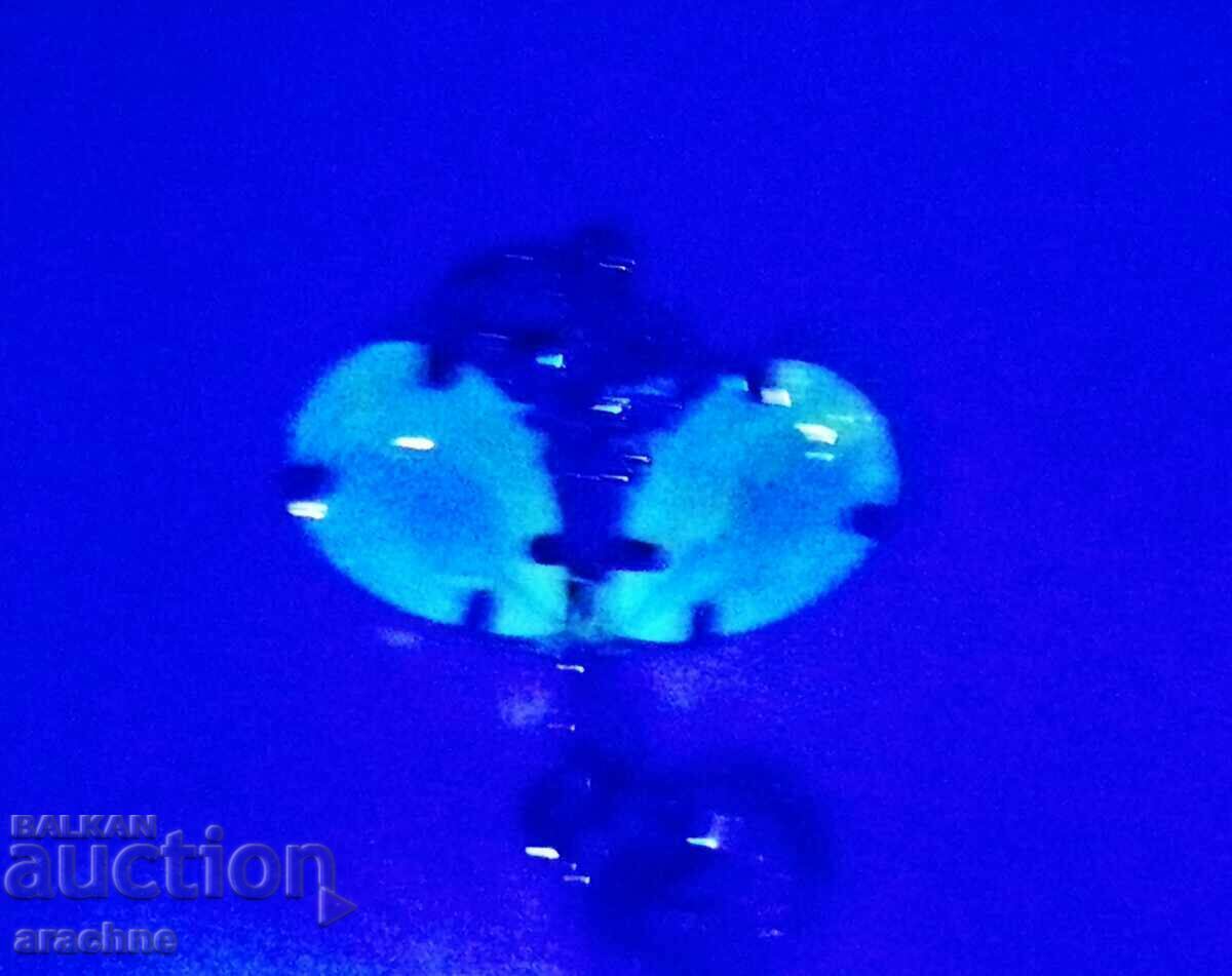 Бохемия позлатен сребърен медальон с ураново стъкло с цена € 67.00 | 131.04 лв. Бохемия позлатен сребърен медальон с ураново стъкло с цена € 67.00 | 131.04 лв.