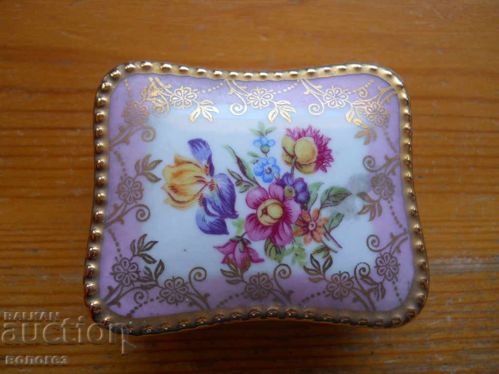 porcelain jewelry box - China
