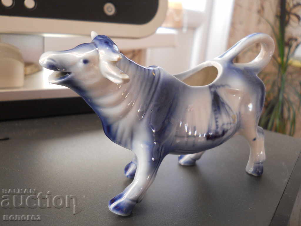 porcelain jewelry box - cow - Holland