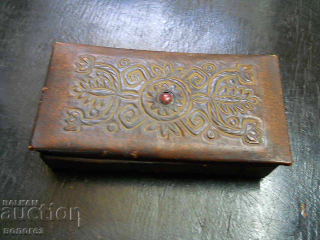 дървена кутия за бижута  (облицована с кожа)