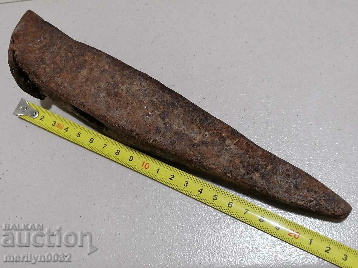 Delivery of Very old wrought iron chipped stone hammer Delivery of Very old wrought iron chipped stone hammer