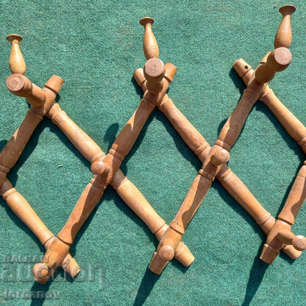 Livrarea Umeraș vechi din lemn. Livrarea Umeraș vechi din lemn.