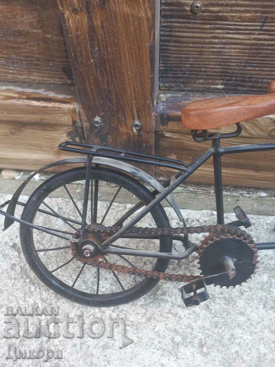 Auction UNIQUE OLD MODEL WHEEL Auction UNIQUE OLD MODEL WHEEL