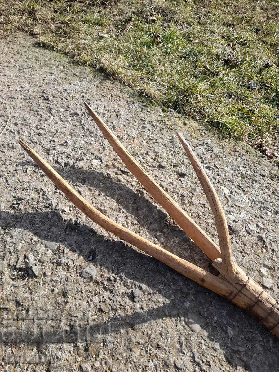 Auction Old three-cornered wooden cottage Auction Old three-cornered wooden cottage