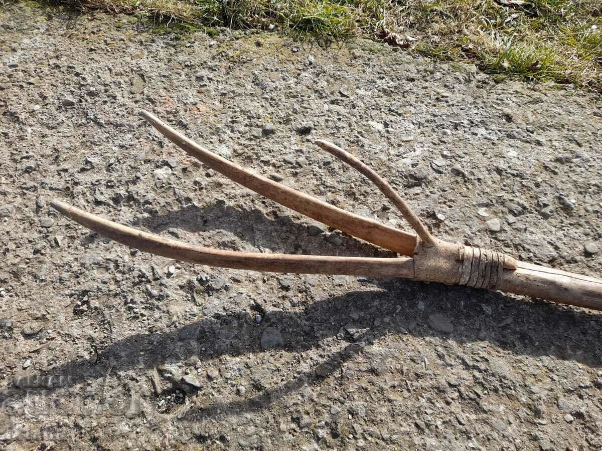 Old three-cornered wooden cottage with price 35.00 BGN | € 17.90 Old three-cornered wooden cottage with price 35.00 BGN | € 17.90