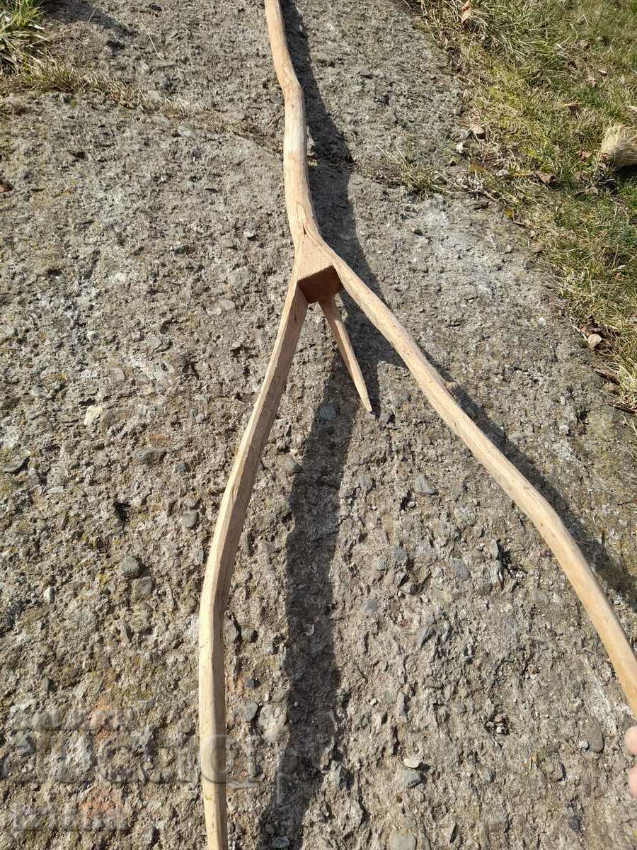 Old three-cornered wooden cottage - 5