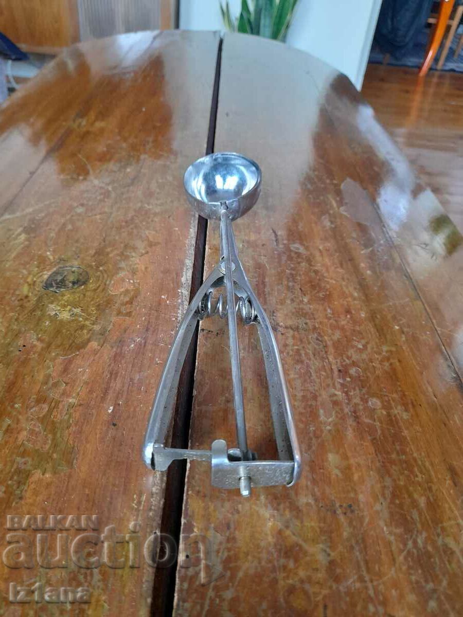 Old spoon, ice cream scoop with price 22.00 BGN | € 11.25 Old spoon, ice cream scoop with price 22.00 BGN | € 11.25