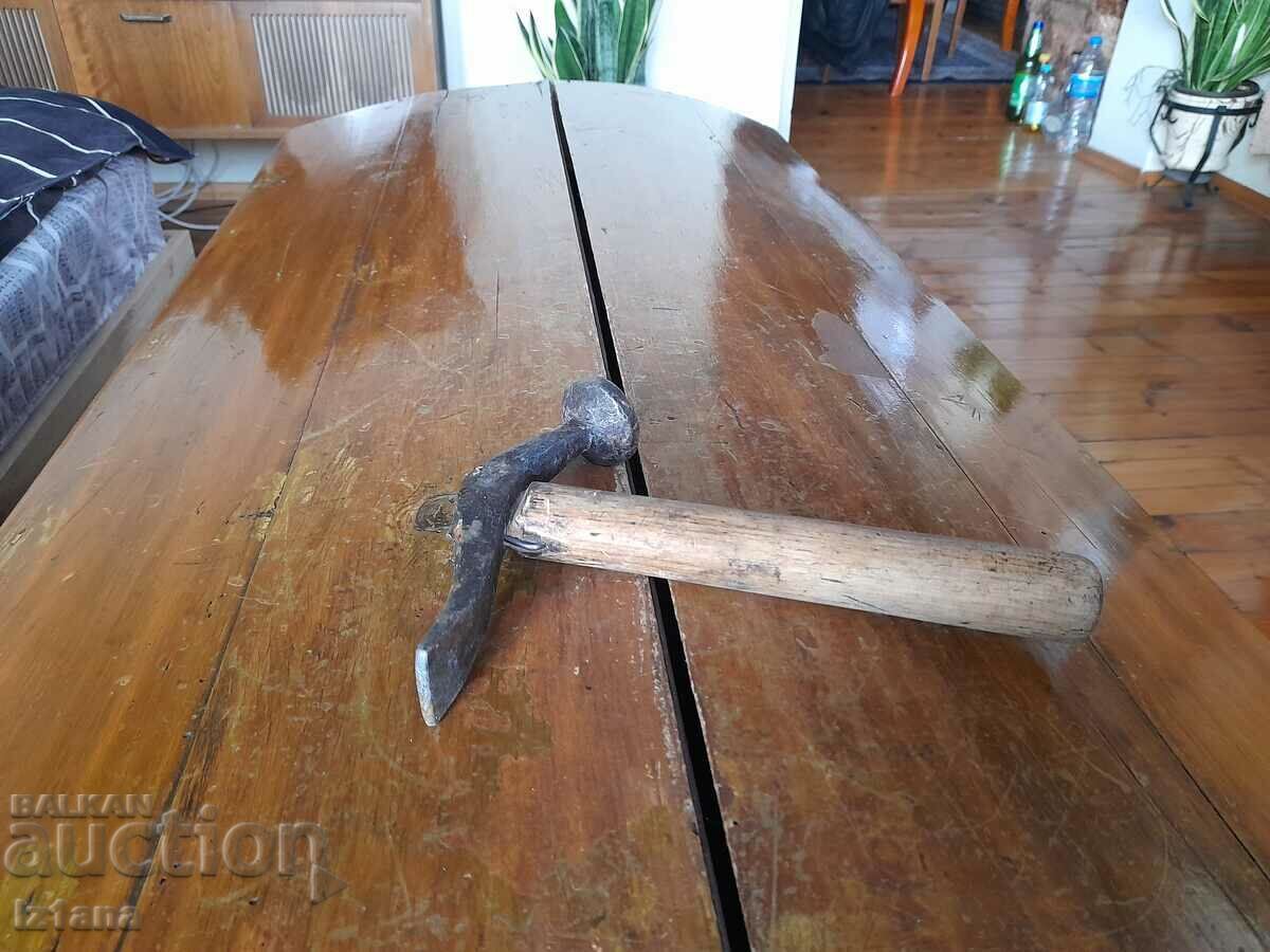 Old hammer, hammer Old hammer, hammer