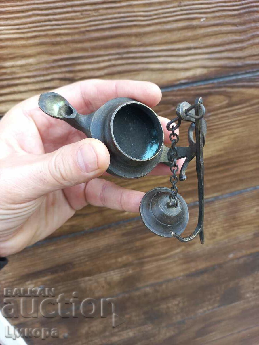 Auction  OLD BRONZE OIL LAMP