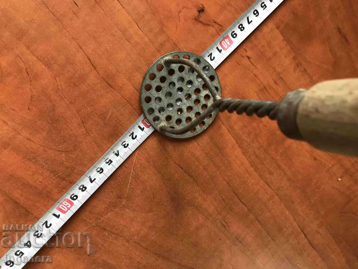 Auction MANUAL POTATO MASER AND OTHER OLD RETRO TOOL Auction MANUAL POTATO MASER AND OTHER OLD RETRO TOOL
